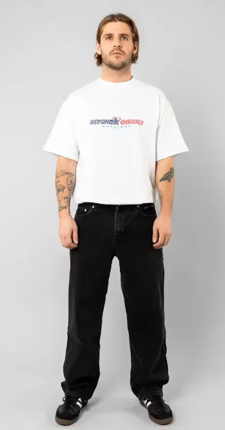 BEYOND MEDALS - Loose Jeans - Black