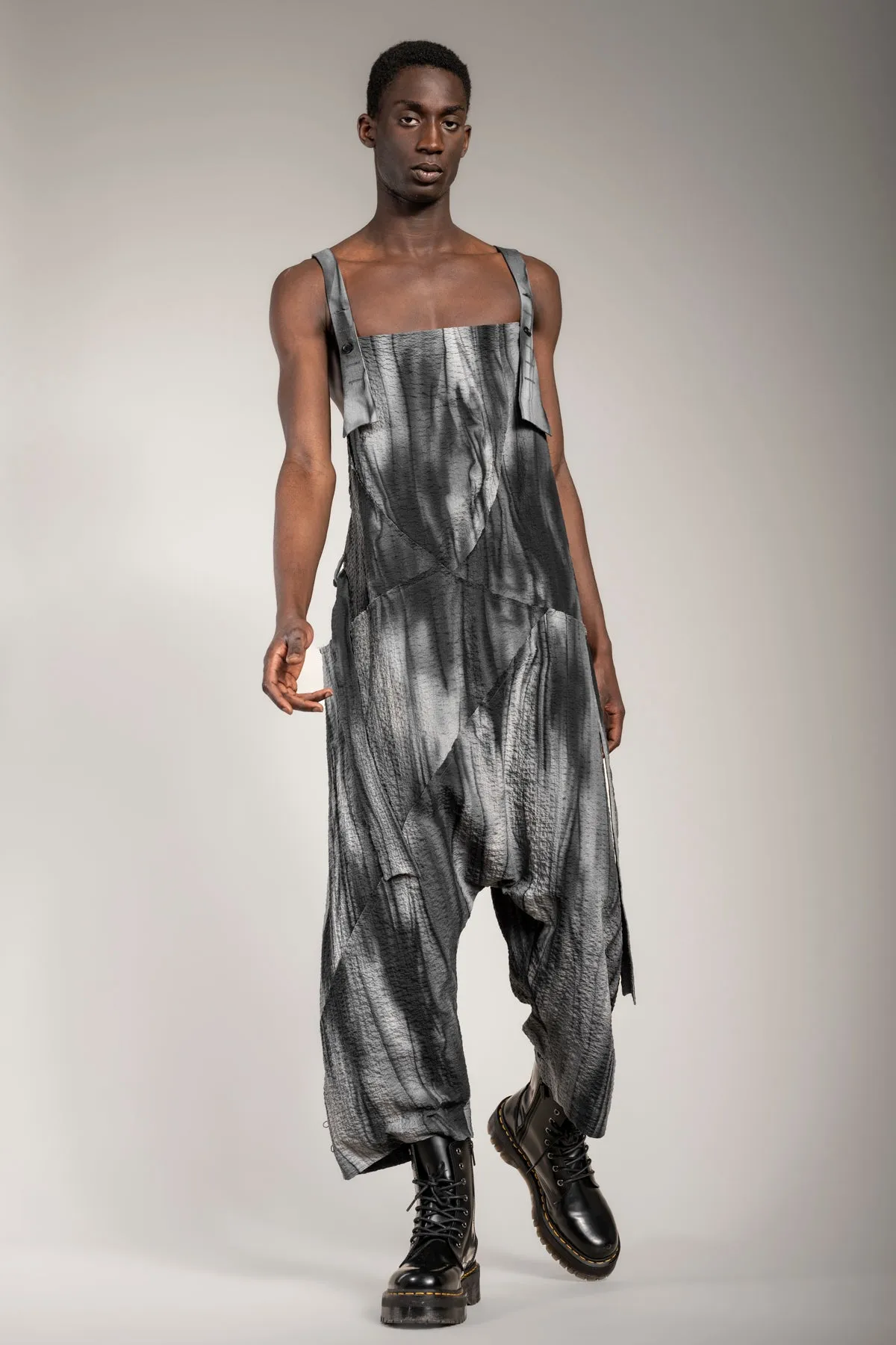 eigensinnig wien | Rilke | Extravaganter Drop Crotch Jumpsuit aus grauer Baumwolle