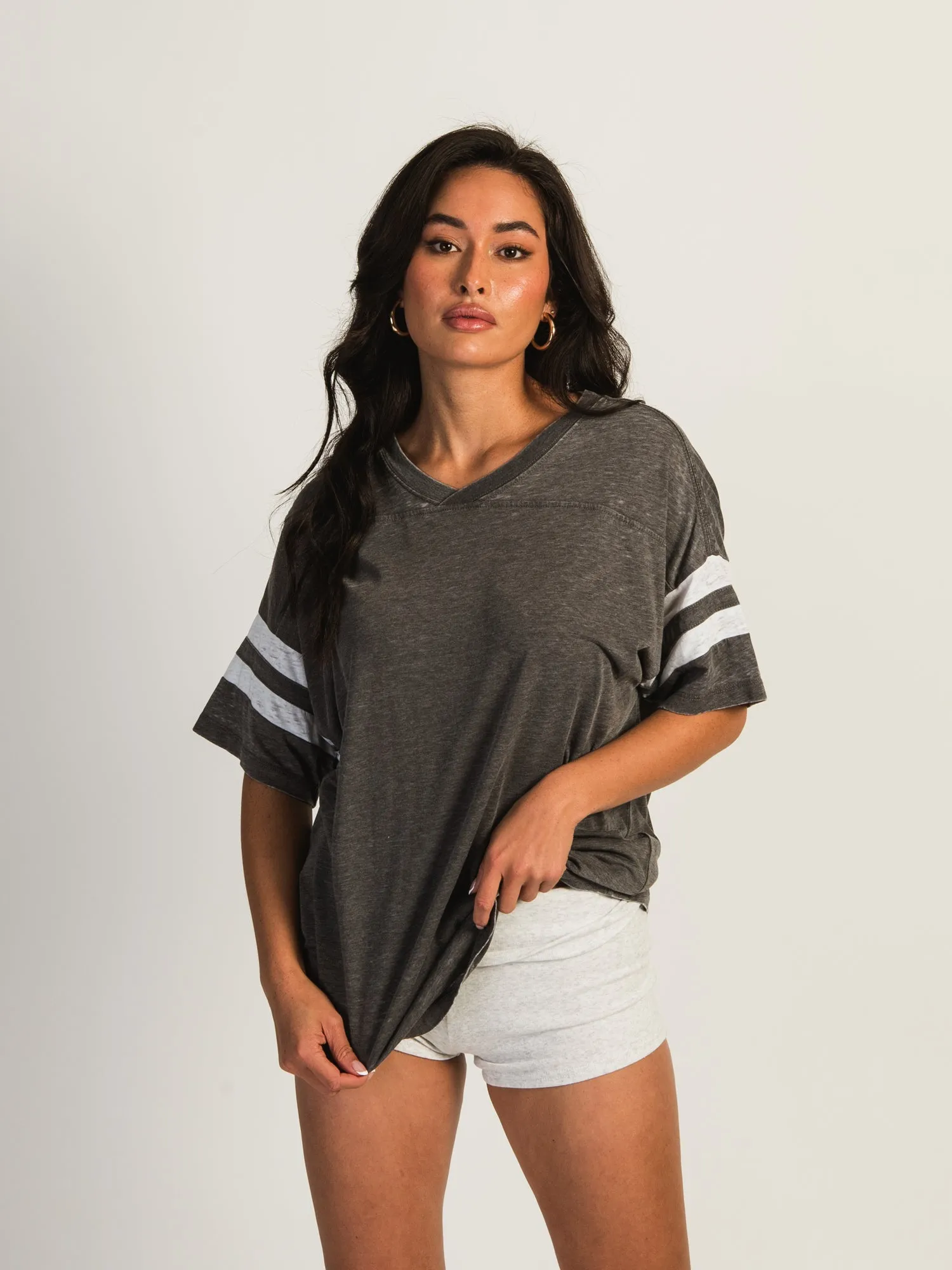 HARLOW BRADY TEE - CHARCOAL