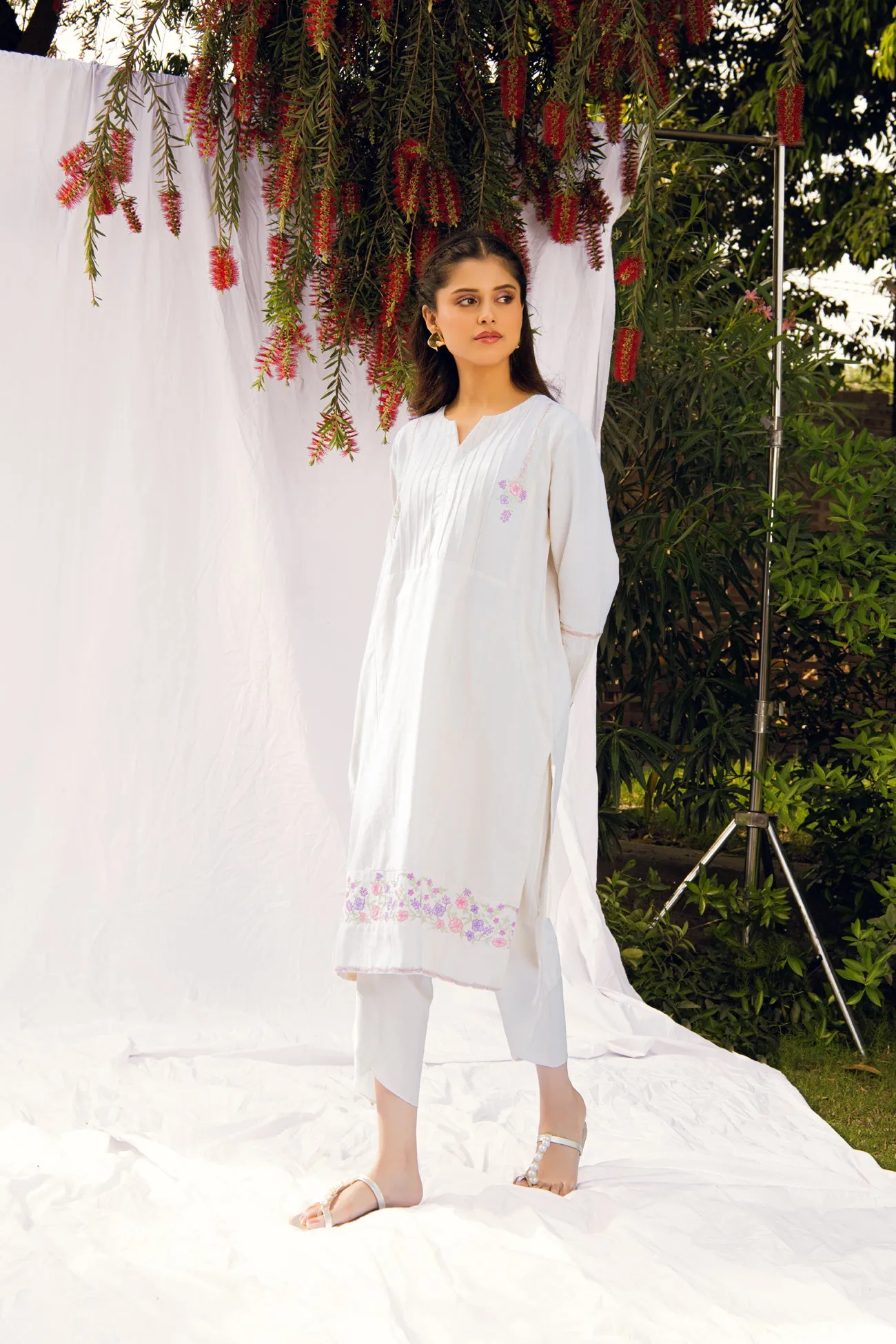 LINEAR EMBROIDERED KURTA