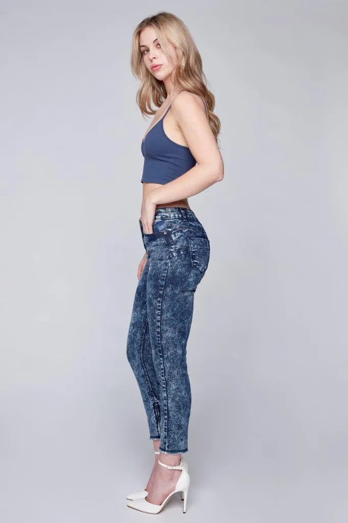 LUCY - 5-Pocket Capri - Dark Blue Acid Wash