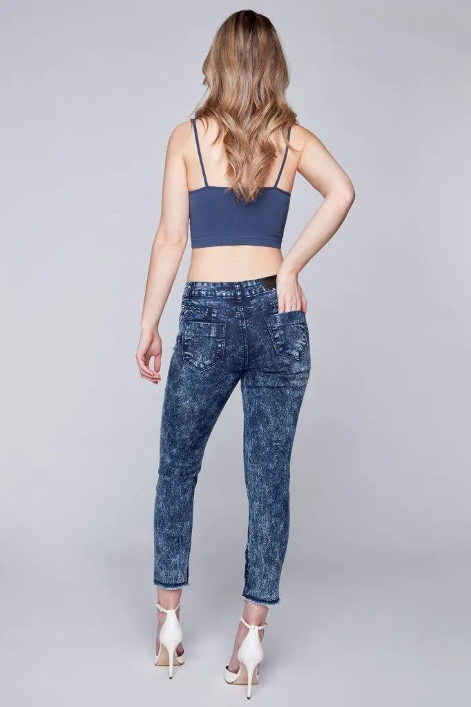 LUCY - 5-Pocket Capri - Dark Blue Acid Wash